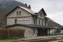 Aufnahmsgebude des Bf. St. Aegyd am Neuwalde am 15.April 2012.