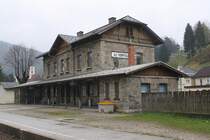 Aufnahmsgebude des Bf. Lilienfeld am 15.April 2012.