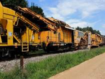 RM80 UHR 99819114001-6 bei der Arbeit, Gleisschotter abtragen, sieben und sortieren in einem Arbeitsgang; 120807