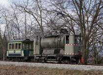 Ueber hundert-jhrige Komposition des Trammuseums Neuchtel noch immer in betriebsfhigem Zustand erhalten geblieben. TN Xe 2/2 601 (1911) + B2i 1 (1894) als Sonderzug zwischen Colombier und Auvernier am 10.3.2013. Foto: Walter Ruetsch