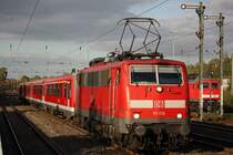 111 010 am 9.10.12 mit zwei 628ern als Pbz 2499 von Krefeld-Linn nach Dsseldorf Abstellbahnhof bei der Durchfahrt durch Dsseldorf-Rath.