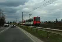 �ber die Vorgebirgsbahn kommt dieser Zug der KVB der Linie 18 nach Bonn Hbf gefahren. Der Zug wird vom Triebwagen 2311 gezogen. 18.3.2013