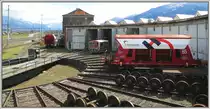 Das ehemalige Lokdepot Sargans dient heute als Unetrhaltsstandort f�r Holcim G�terwagen. Fr�her befand sich �ber der Drehscheibe eine eindr�ckliche Fahrdrahtspinne, wie sie z.B. noch bei der RhB in Landquart zu sehen ist. (19.03.2013)