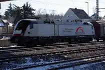 ES 64 U2-029 der TX Logistik steht am 16.03.2013 mit einem italienischen H-Wagenzug in Pressig-Rothenkirchen. 