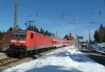 143 364-8 mit einer RB nach Freiburg (Breisgau) Hbf am 10.03.12 bei der Zugkreuzug in Feldberg-B�rental.