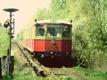 Im Jahre 1980 fuhren noch die letzten Pa�viertel zwischen Zehlendorf und D�ppel.
Mein Foto entstand im Mai 1980-im September wurde u.a. auch diese Strecke nach 
dem S.-Bahnstreik in Werstberlin stillgelegt.
