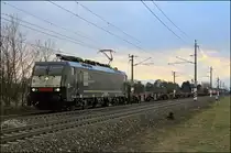 Bei schon sehr schlechtem Abendlicht fuhr am 21.03.13 189.158 mit einem Containerzug von Neunkirche/N� kommend auf Wr.Neustadt zu. 