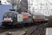 ES 64 U2-30 mit HKX bei der Einfahrt zur Bereitstellung f�r die Fahrt nach Hamburg in den K�lner Hbf. 16.3.2013