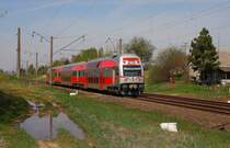 Bei Gudiena f�hrt ein  Elefant  am 29.4.2012 in Richtung Vilnius.
Nach meiner Beobachtung im Jahr 2012 waren diese tschechischen 
Doppelstock Triebwagen im Stadtverkehr zwischen Kaunas und Vilnius 
eingesetzt und verkehrten dort im Stunden Taktverkehr.