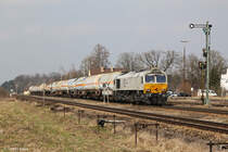 247 060 mit einem Kesselwagenzug am 22.03.2013 in T��ling.