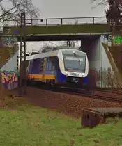 Unter der Stadtbahnunterf�hrung bei Osterath G�rgesheide kommt der MWB Triebwagen 648 420 und im Anhang den 648 429 als RE10 nach D�sseldorf hindurch gefahren. 23.3.2013