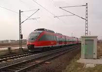 Unverhofft in meinem R�cken tauchte diese Dienstfahrt, ein Triebwagenzug bestehend aus dem 644 501 und dem 644 11 auf. Als ich eigentlich bei Allerheiligen wartend gen Nievenheim blickte was aus K�lner Richtung k�me. Freitag 22.3.2013