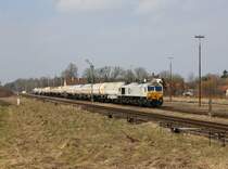 Die 247 060 mit einem Gaskesselzug am 22.03.2013 bei der Ausfahrt aus T��ling.