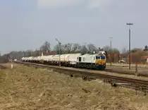 Die 247 060 mit einem Gaskesselzug am 22.03.2013 bei der Ausfahrt aus T��ling.