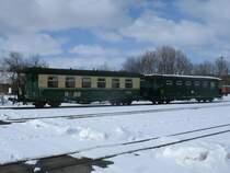 Diese beiden Reisezugwagen,Bauart KB4ip,standen am 23.M�rz 2013 in Putbus.