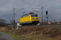 120 502 ist am 20.03.2013 in Gundelsdorf auf der Frankenwaldbahn unterwegs. 
