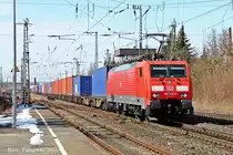 189 018-5 mit einem Ganzzug �berseecontainern bei der Durchfahrt in Warburg Richtung Kassel. 24.03.2013