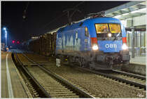 Nachtaufnahme vom �ltesten Werbeochsen, 1016 023  Kyoto  welcher mit 56503 von Wien Zvbf nach Villach Gvbf unterwegs war.
Knittelfeld 23.3.2013