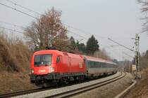 1016 022 mit einem Korridor-Zug auf dem Weg nach Frankfurt / Main. Aufgenommen am 24. M�rz 2013 bei Grabenst�tt.