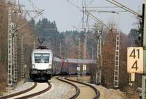 1116 249 mit einem RJ bei Grabenst�tt. Leider kam im selben Moment ein Zug aus der anderen Seite, dadurch nur eine Tele-Aufnahme. Aufgenommen am 24. M�rz 2013.