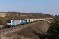 185 673 mit einem Cerealienzug und im Schlepp einen MWB Taurus auf der gro�en St�tzmauer in Laaber.(8.3.13)