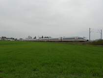 ICE von Frankfurt nach Mannheim bei B�rstadt am 06.04.2012.