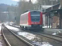 Hier ein Triebwagen der Baureihe 612 im Bahnhof von Schwarzenbach/Saale.
Er steht zur Weiterfahrt nach Würzburg Hbf bereit. 24.03.13. KBS 857.