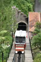 Ein KBB-Wagen der zweiten Generation mit Vorstellwagen f�r gro�es Gep�ck am 11.Mai 2009 in der letzten Station vor der Bergstation der KBB.


