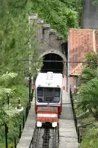 Ein KBB-Wagen der zweiten Generation mit Vorstellwagen f�r gro�es Gep�ck am 11.Mai 2009 in der letzten Station vor der Bergstation der KBB.

