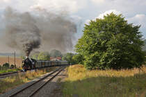 Am Abend des 4.September 2010 ist 01 1066 mit ihrem Sonderzug auf der R�ckfahrt von den XVI.Meininger Dampfloktagen nach Stuttgart. Hier durchf�hrt der Zug gerade Ritschenhausen.
