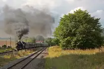 Am Abend des 4.September 2010 ist 01 1066 mit ihrem Sonderzug auf der R�ckfahrt von den XVI.Meininger Dampfloktagen nach Stuttgart. Hier durchf�hrt der Zug gerade Ritschenhausen.