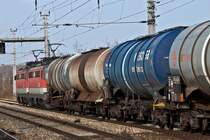 Andere Perspektive;-): Dieses 1142er Doppel war mit einem Ganzzug f�r den Fotografen leider in der falschen Richtung unterwegs. Die Aufnahme enstand am Nachmittag des 23.03.2013 in Wien Haidestra�e, mit Blickrichtung Wien Erdberger L�nde.