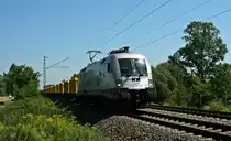 ES 64 U2 - 100 mit einem Bauzug am 26.07.12 kur vor Ringsheim.