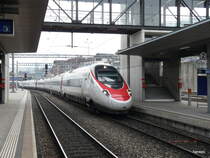 SBB - ETR 610 ... bei der einfahrt im Bahnhof Spiez am 23.03.2013