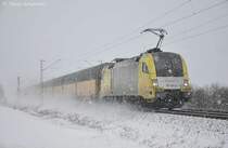 ES 64 U2 - 010 (91 80 6182 510-8 D-DISPO) mit Autozug am 09.02.2013 in P�lling