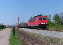 Immer noch zugkr�ftig.....

155 221-5 kommt mit ihrem Zug aus Dillingen und passiert auf der Saarstrecke (KBS 685) den Anschlu� zum Kraftwerk Ensdorf-Saar.
18.04.2011