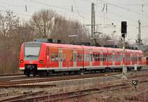 Nachschu� auf einen RB 44 Zug nach Mainz, der 425 121-1 ist hier trotz Streiktag unterwegs und hat hier Guntersblum erreicht. 18.3.2013