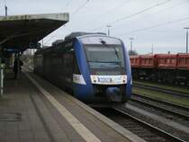 NOB 81776 nach Heide,gefahren vom VT 305,am 18.November 2012,in Itzehoe.