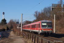 928 238 und 628 281 sind am 3.04.13 im RB-Pendel zwischen L�beck Hbf und L�beck-Travem�nde Strand eingeteilt und passieren hier den ehm. Haltepunkt Bad Schwartau-Waldhalle.