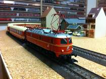 Trix 22683 �BB 1018.0, Umbau von Gleich- auf Wechselstrom, dreht mit den passenden Wagen ihre Runden auf meiner Anlage. Momentan sehr g�nstig zu erwerben!!