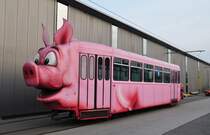 Am 4. April 2013 wurde der B 1322 auf einem Nebengleis beim Depot H�slimatt, das an eine �ffentlich zug�ngliche Strasse grenzt und nicht abgesperrt ist verladen. Er Kommt nach Stuttgart ins Schweine Museum. Die Aufnahme stammt vom 04.04.2013.