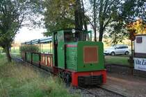 Gr�ne Ns2f der Niederw�rschnitzer Ziegeleibahn/Feldbahn am 3.10.2012 zum  Tag der Deutschen Einheit  im Haltepunkt Alte Ziegelei.