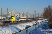 Ein paar Tage war auf dem EC 6 und EC 7 die 182 525 unterwegs, die auch einige Fotografen anzog. Am 13.3.2013 ist sie mit dem EC 7 kurz vor D�sseldorf Hbf