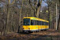 Die  Wei�e Flotte  steht f�r 4 Schiffe, die zumeist zwischen M�lheimer Wasserbahnhof und Kettwig-Unterwasser pendeln. Am 2.3.2011 trug der Tw 275 diese Werbung noch, inzwischen ist diese aber weg und die Bahn selbst komplett rapsgelb lackiert