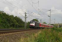DB ES 64 U2-0xx mit der RB 16322 von Halle (S) Hbf nach Eisenach, am 31.08.2012 bei Ingersleben.