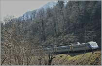 Eigentlich sollte man von Reisez�gen nicht �berrascht werden, doch rechnete ich nicht damit, dass der EC 17 in Form des FS ETR 470 nur ann�hrend nach Plan fuhr - so ist eben zu dieser  Notschlachtung  gekommen.
EC 17 kurz nach der ehemaligne Station Giornico auf der Fahrt nach Milano Centrale am 3. April 2013