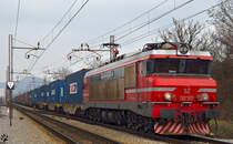 S� 363-015 zieht Containerzug durch Maribor-Tabor Richtung Hafen Koper. /4.4.2013