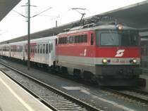 1142 648-3 bei der Einfahrt in Linz Hbf, 14.8.2006