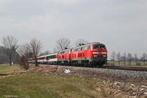 218 404 und eine Schwesterlok mit EC 193 am 01.04.2013 bei Buchloe.