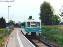 972 720 legt sich im Mai 2001 im Haltepunkt H�rselgau in die Kurve.
